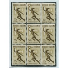 ARGENTINA 1942 GJ 864 VARIEDAD DOBLE DENTADO SELLO AEREO BLOQUE DE 9 ESTAMPILLAS NUEVAS CON GOMA/MINT HERMOSA Y RARA PIEZA